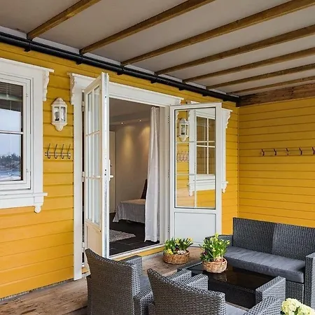 Holiday home Idyllisk Rorbu I Lun Og Stille Havn