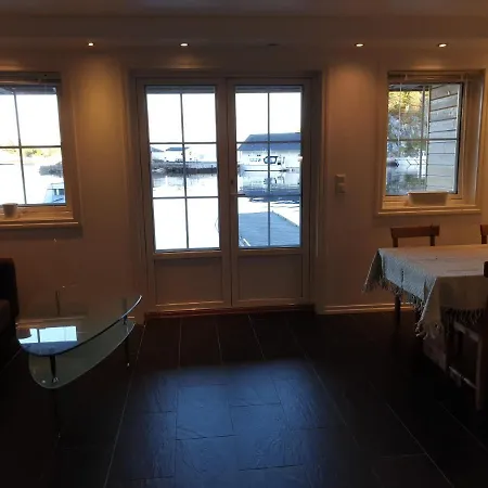 Holiday home Idyllisk Rorbu I Lun Og Stille Havn