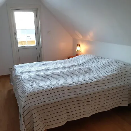 Holiday home Idyllisk Rorbu I Lun Og Stille Havn Storabo